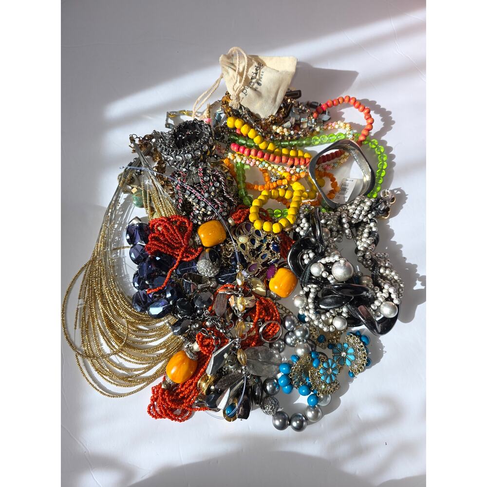 Jewelry 4lb lot.  Costume, wearable & junk craft lot